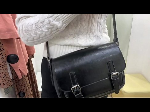 ❤️ Masturbazione pubblica della giovane cagna FeralBerry con un dildo nel camerino ❤ Porno fatto in casaal it.xxxgr.ru ❌