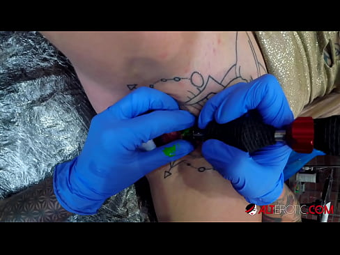 ❤️ Estremamente tatuato hottie Sully Savage ottenuto un tatuaggio sul suo clitoride ❤ Porno fatto in casaal it.xxxgr.ru ❌